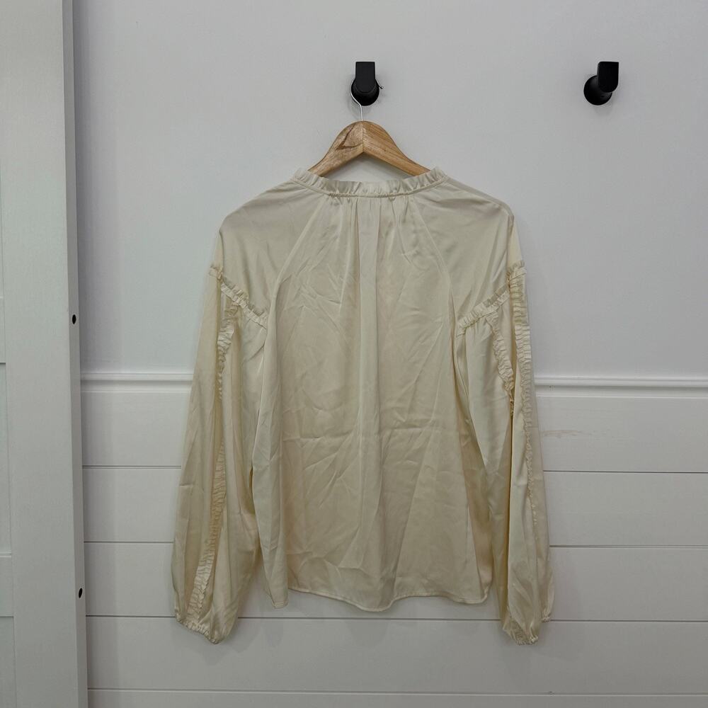 Women’s Cabi #4911 Chloe Blouse Delicate Ruffle Blouse Top Size S - Picture 5 of 6